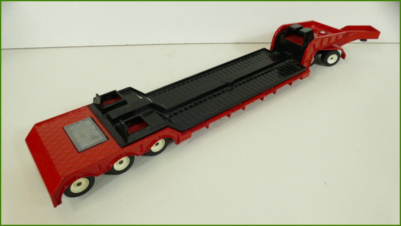 Model Siku Autíčko 2411 Návěs