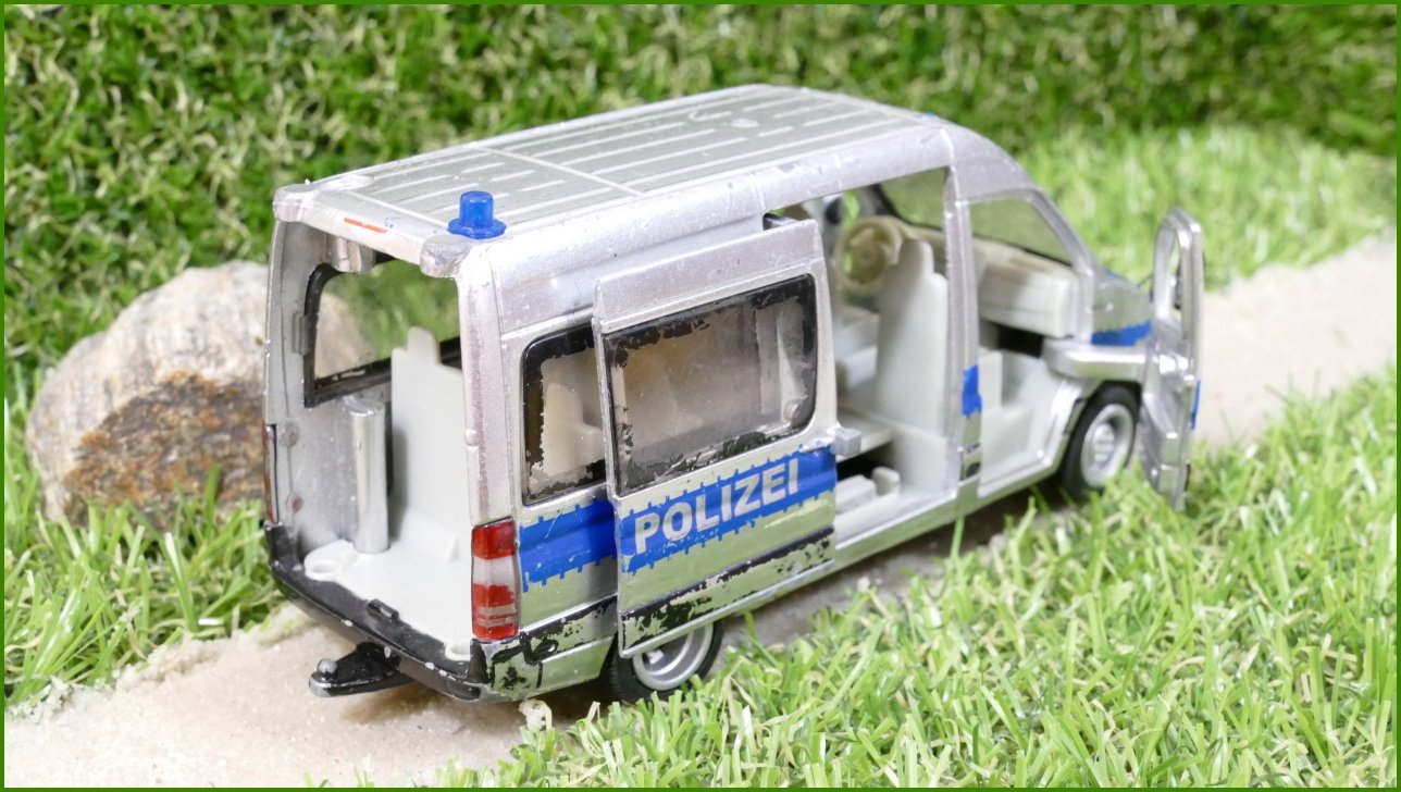 Model Siku Autíčko 1935/2313 Mercedes Dodávka - bez zadních dveří a majáčků