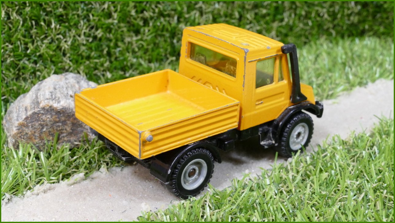 Model Siku Autíčko Mercedes Unimog - bez zrcátka a majáčků