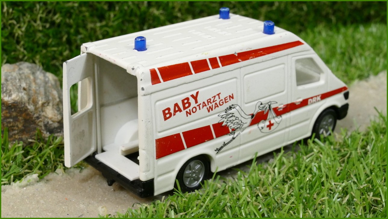 Model Siku Autíčko Mercedes-Benz Sprinter - chybí jedny zadní dveře