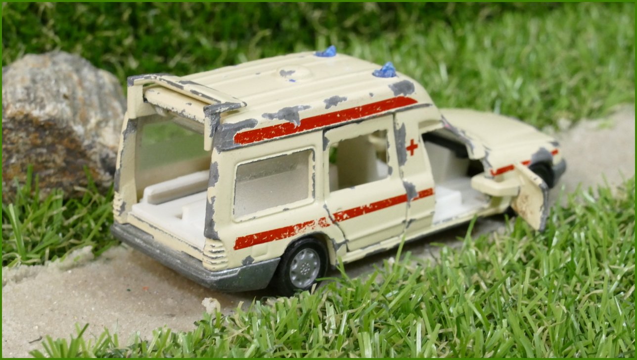 Angličák Siku Autíčko 1630 Mercedes-Benz 260 E Ambulance - bez zadních dveří