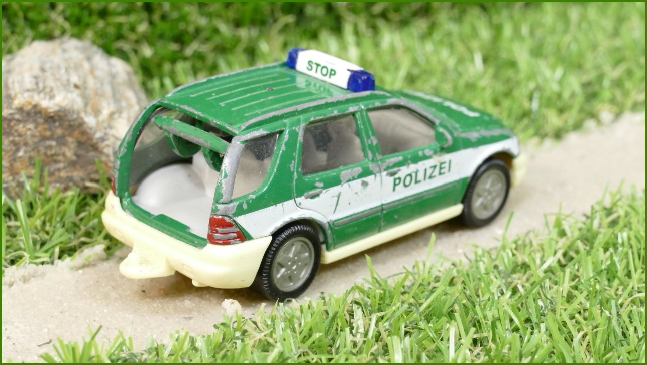 Angličák Siku Autíčko 1095 Mercedes Benz ML 320 - bez zadních dveří
