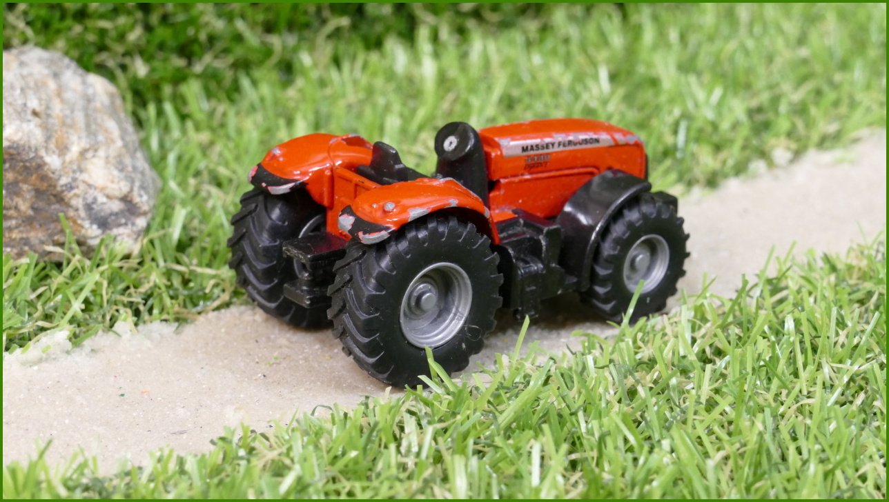 Angličák Siku Autíčko 1844 Traktor - bez volantu a střechy