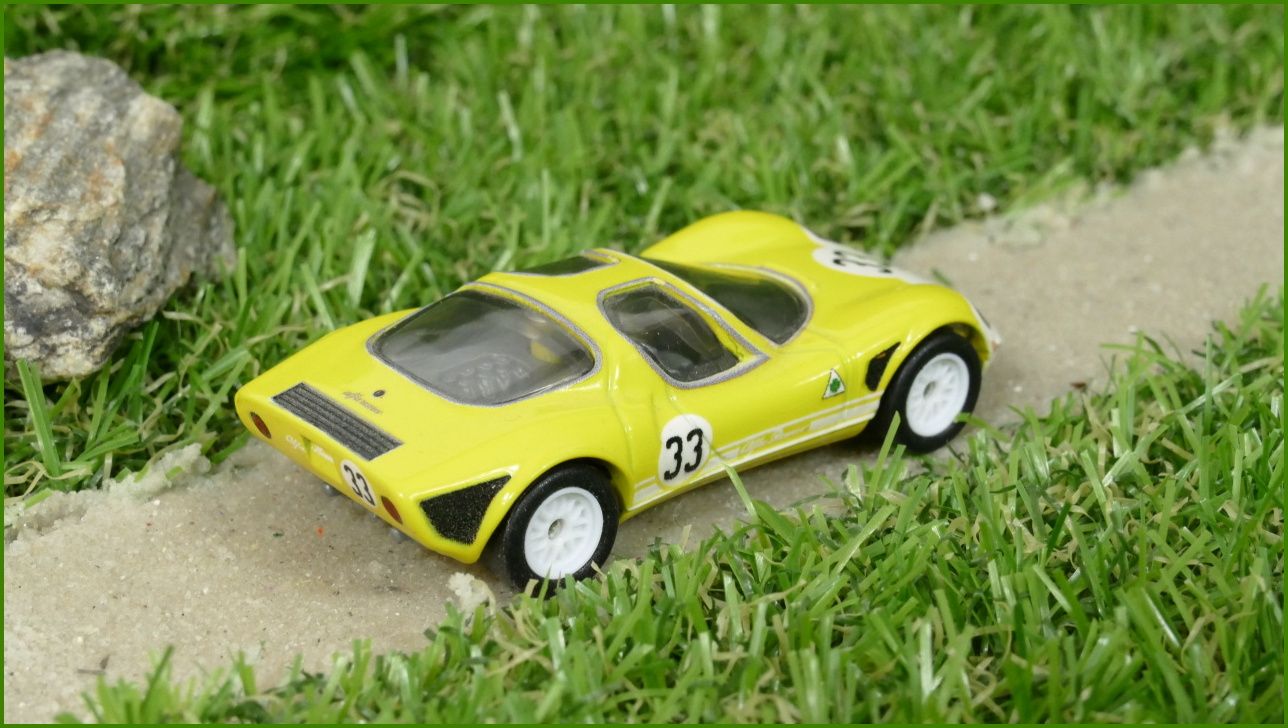 Model Autíčka Hot Wheels ´69 Alfa Romeo 33 Stradale Premium