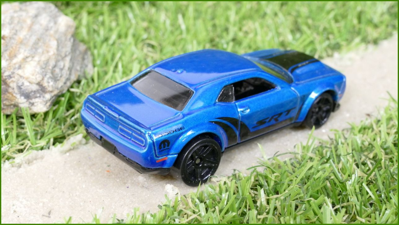 Model Autíčka Hot Wheels ´18 Dodge Challenger SRT Demon