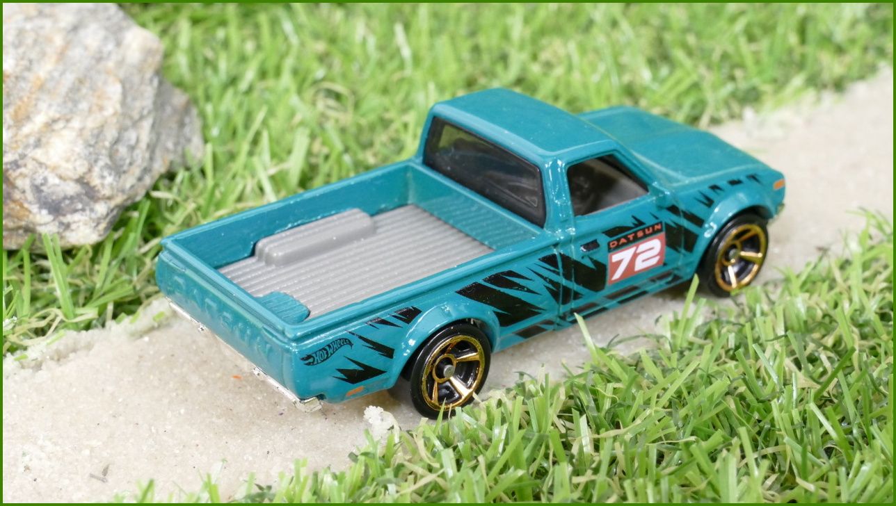 Model Autíčka Hot Wheels Datsun 620
