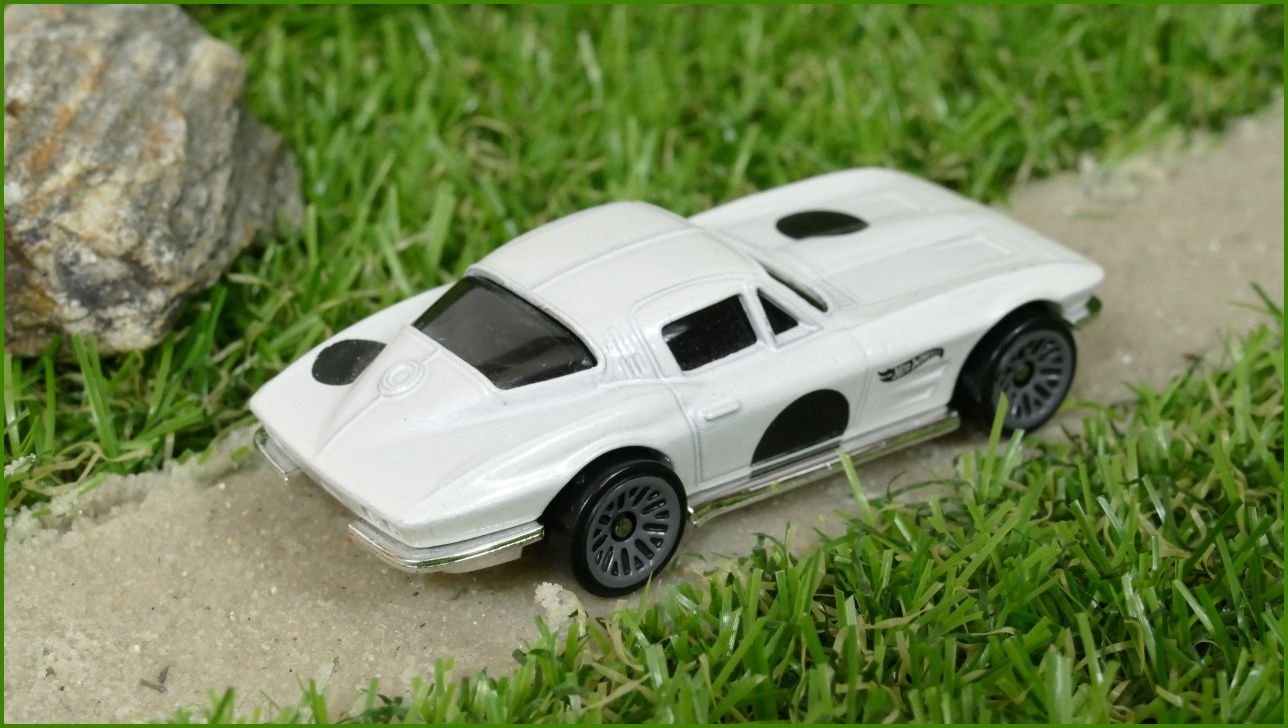 Model Autíčka Hot Wheels ´64 Corvette Sting Ray