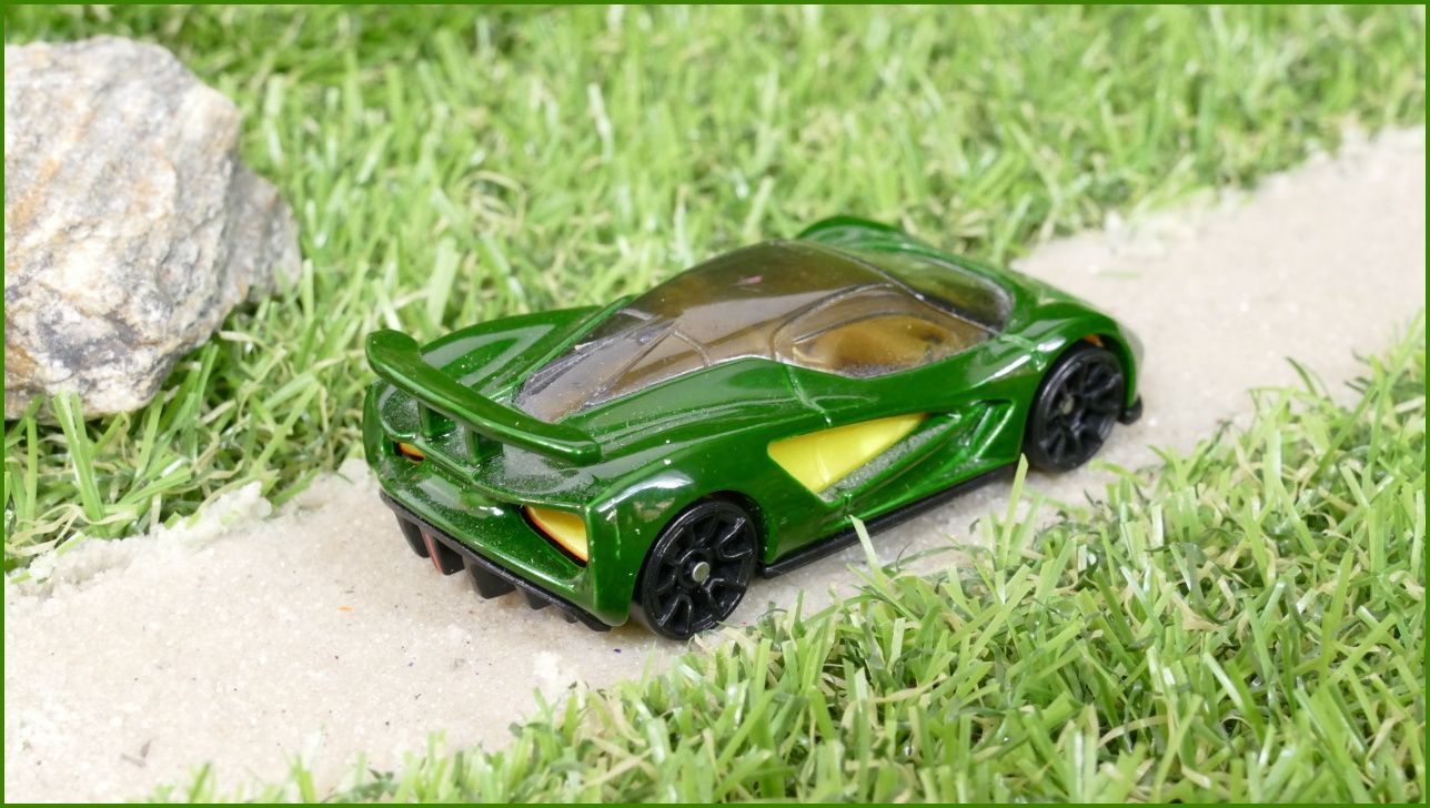 Model Autíčka Hot Wheels Lotus Evija