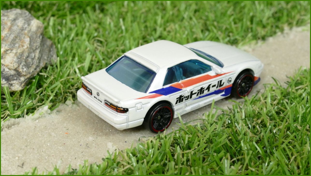 Model Autíčka Hot Wheels Nissan Silvia (S13)