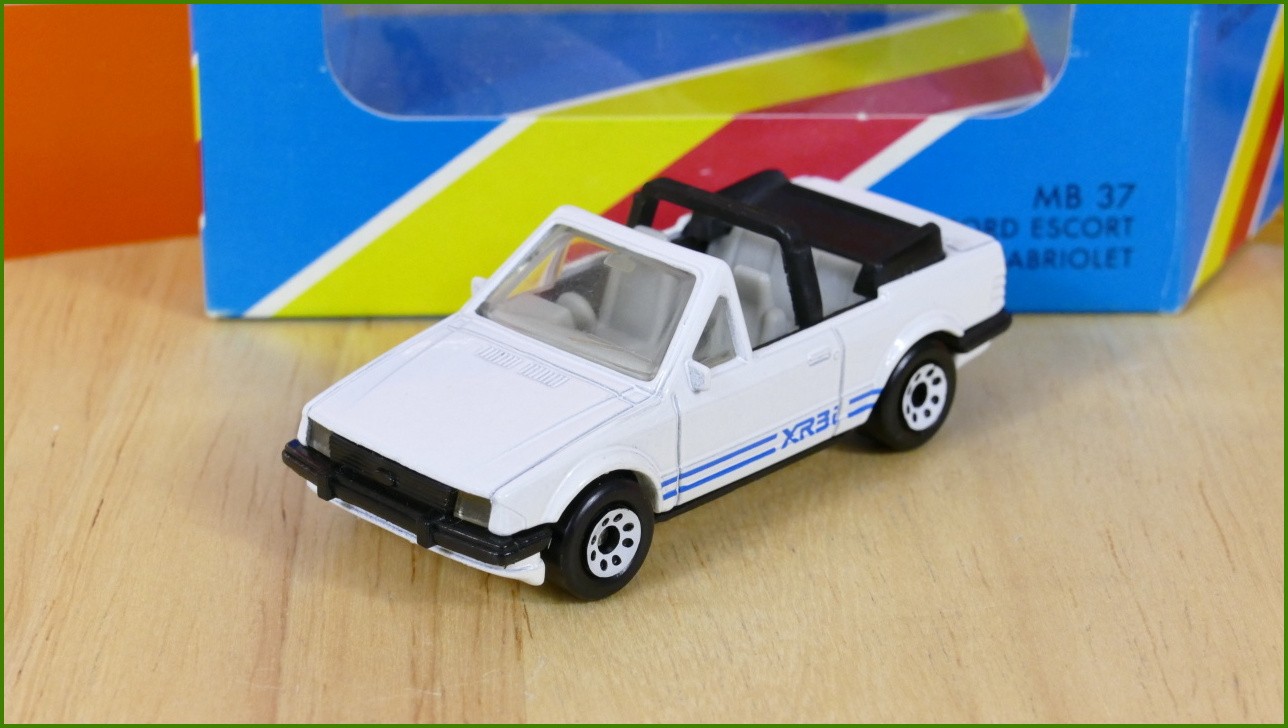 Angličák Autíčko Matchbox MB 37 - Ford Escort XR3i Cabriolet
