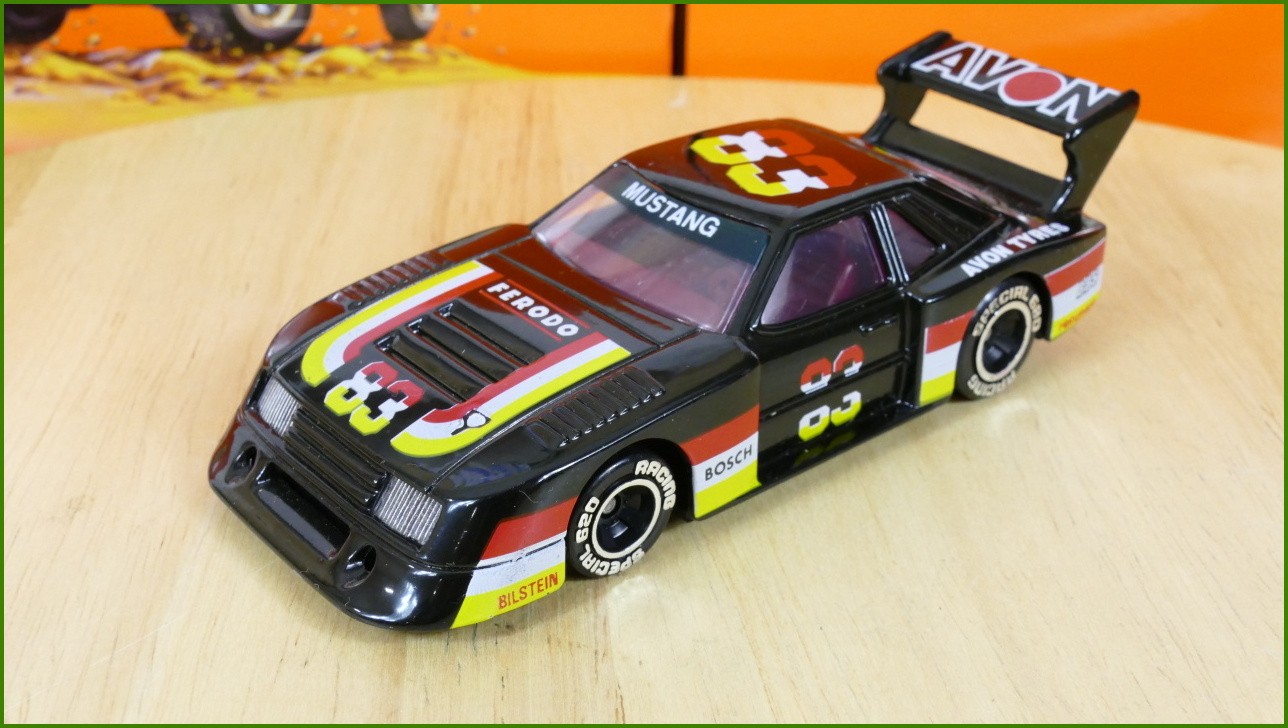 Angličák Autíčko Matchbox Specials SP8 - Zakspeed Ford Mustang - prasklý plast krabičky