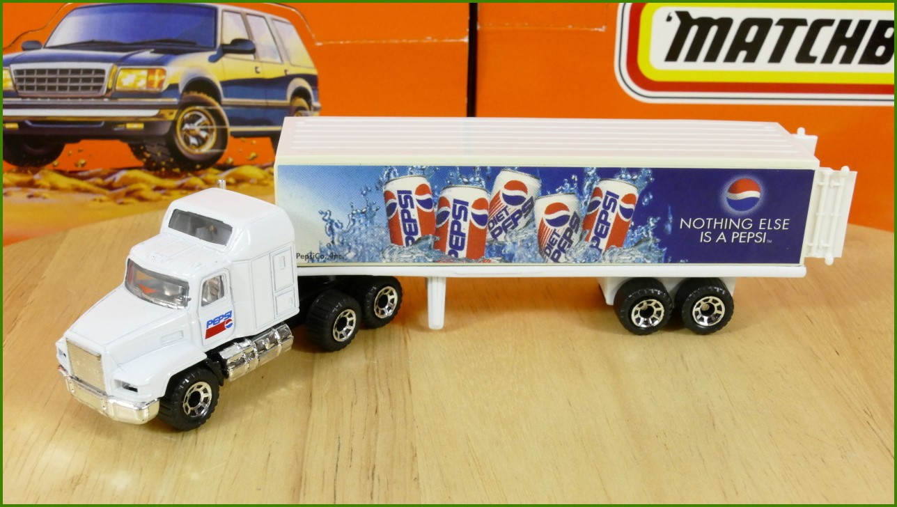 Model Matchbox Convoy Mack CH600 - Pepsi Trailer