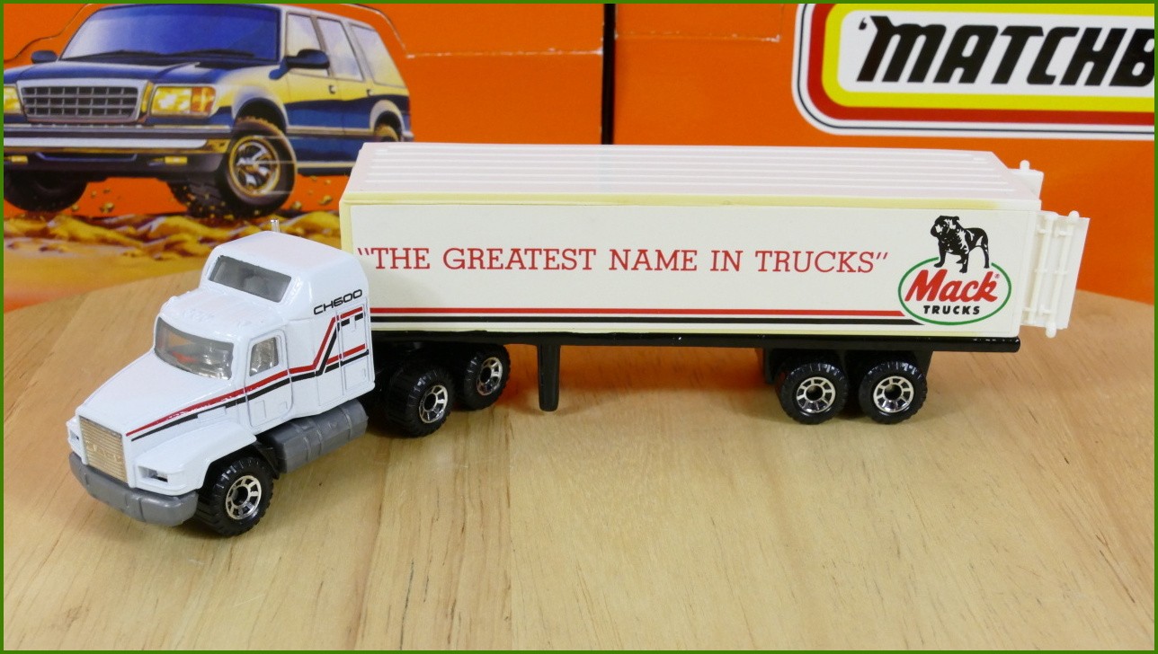 Model Matchbox Convoy CY-27 - Mack CH600 - Mack Trucks Trailer - Prasklinky Plastu Krabičky 