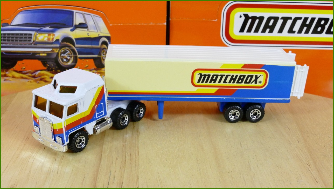 Model Matchbox Convoy CY-8 - Kenworth - Matchbox Trailer - Mírně Zabarvená Jedna Strana Návěsu