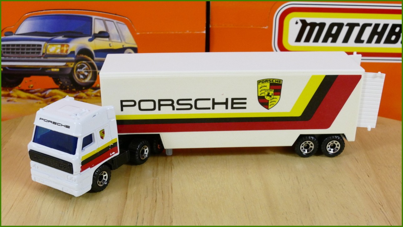 Model Matchbox Convoy CY-24 - DAF 3300 Space Cab - Porsche Trailer