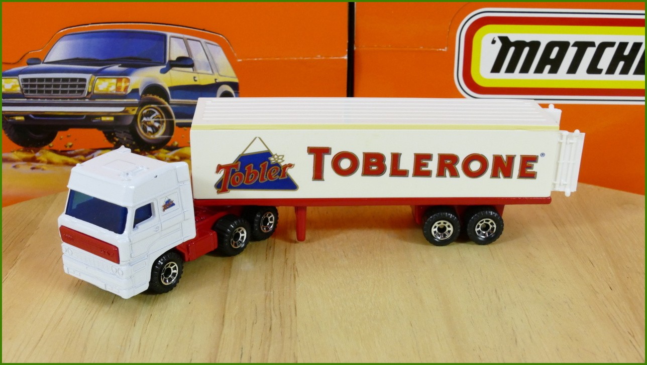 Model Matchbox Convoy CY-25 - DAF 3300 Space Cab - Toblerone Trailer