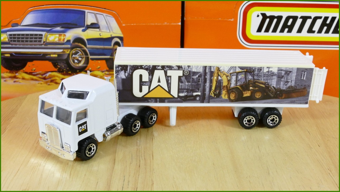 Model Matchbox Convoy Kenworth - CAT Trailer