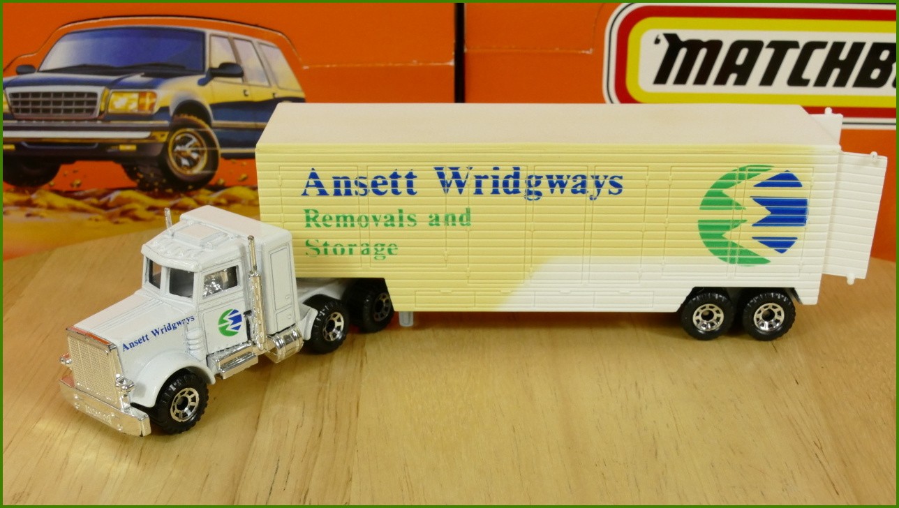 Model Matchbox Convoy CY 19 - Peterbilt - Ansett Wridgways - zažloutlý návěs zleva