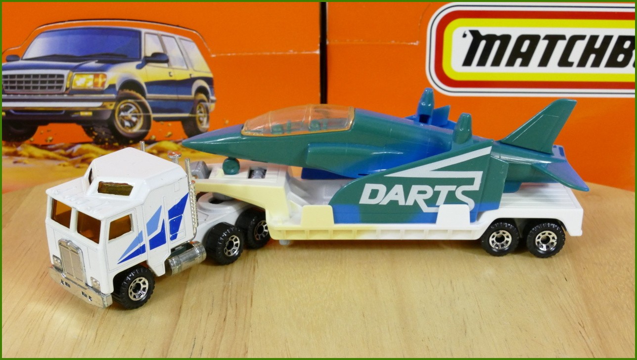 Model Matchbox Convoy CY 12 - Kenworth - Darts - zažloutlý zleva
