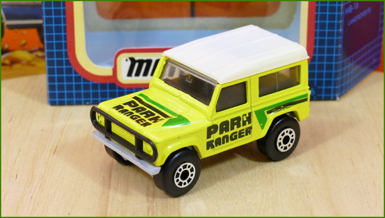 Matchbox Model MB-16 - Land Rover 90