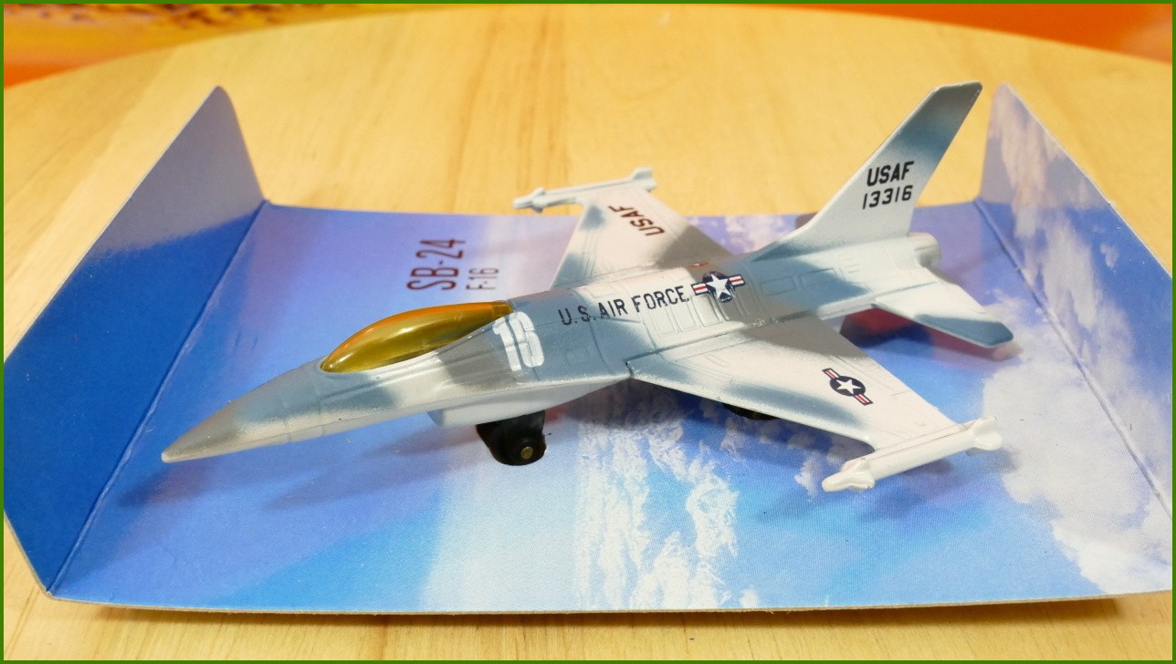 Matchbox Model Letadla - SB-24 - F-16