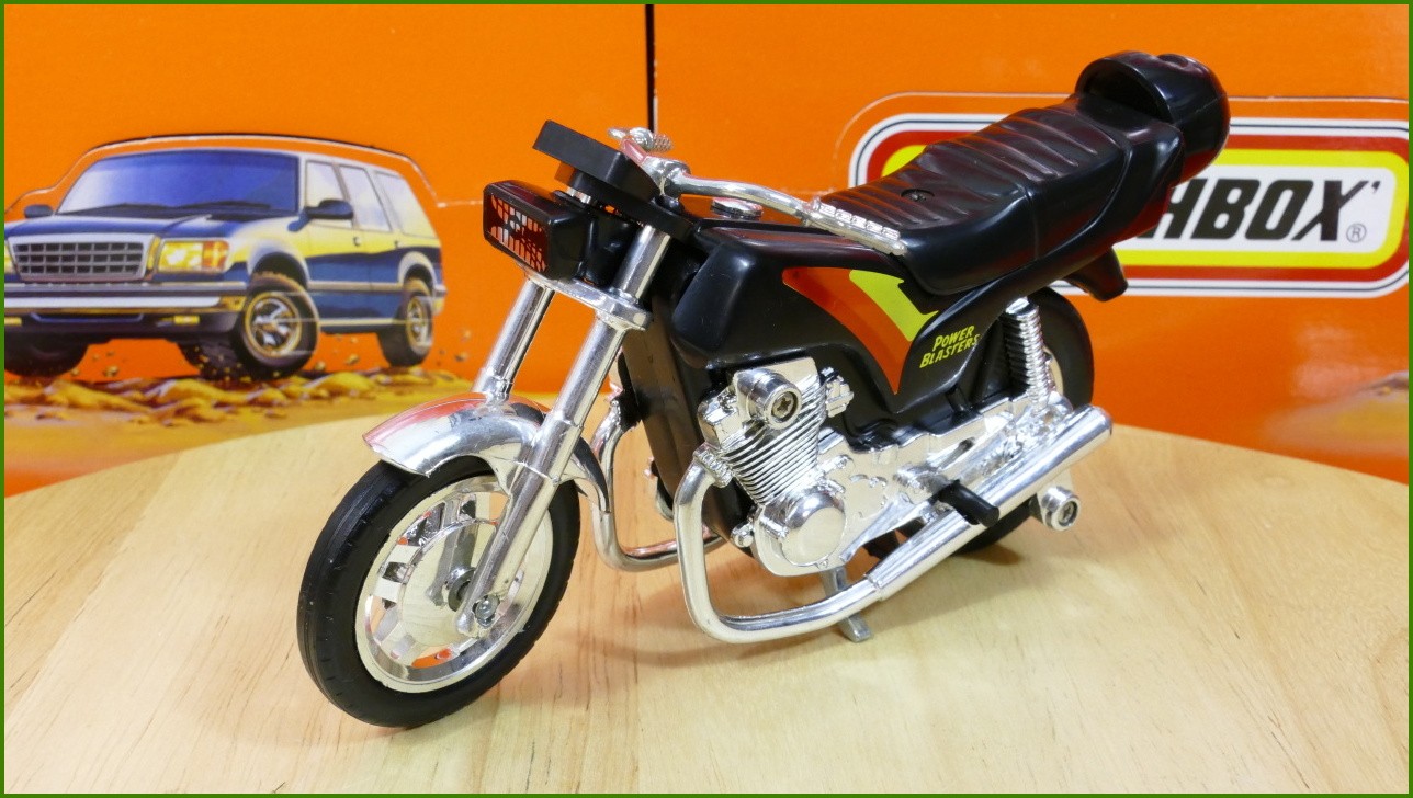 Matchbox Action Power Blasters Motorka
