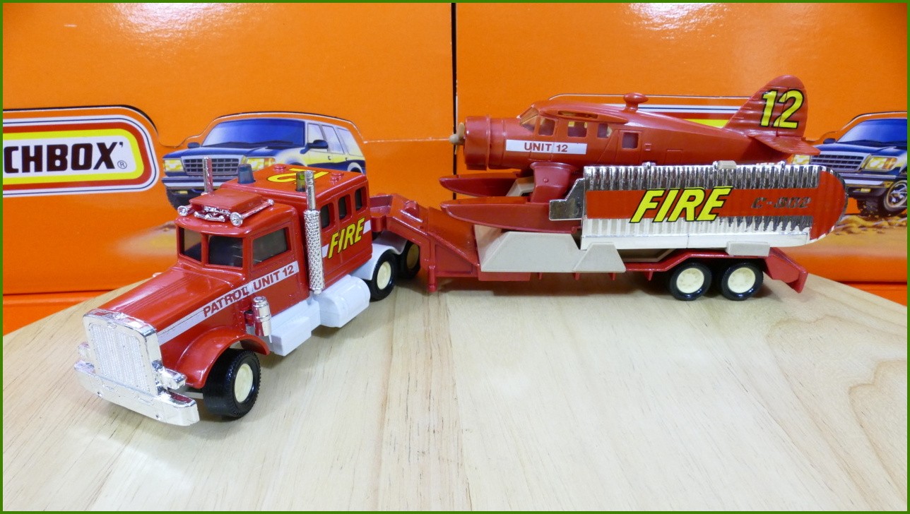 Matchbox Superkings K-134 Peterbilt Fire Spotter Plane Transporter