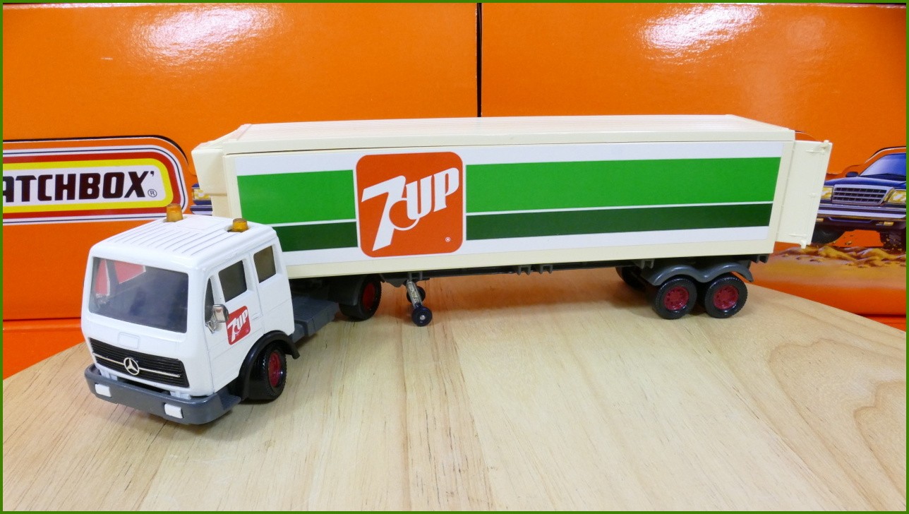 Matchbox Superkings K-124 Mercedes Benz Refrigeration Truck