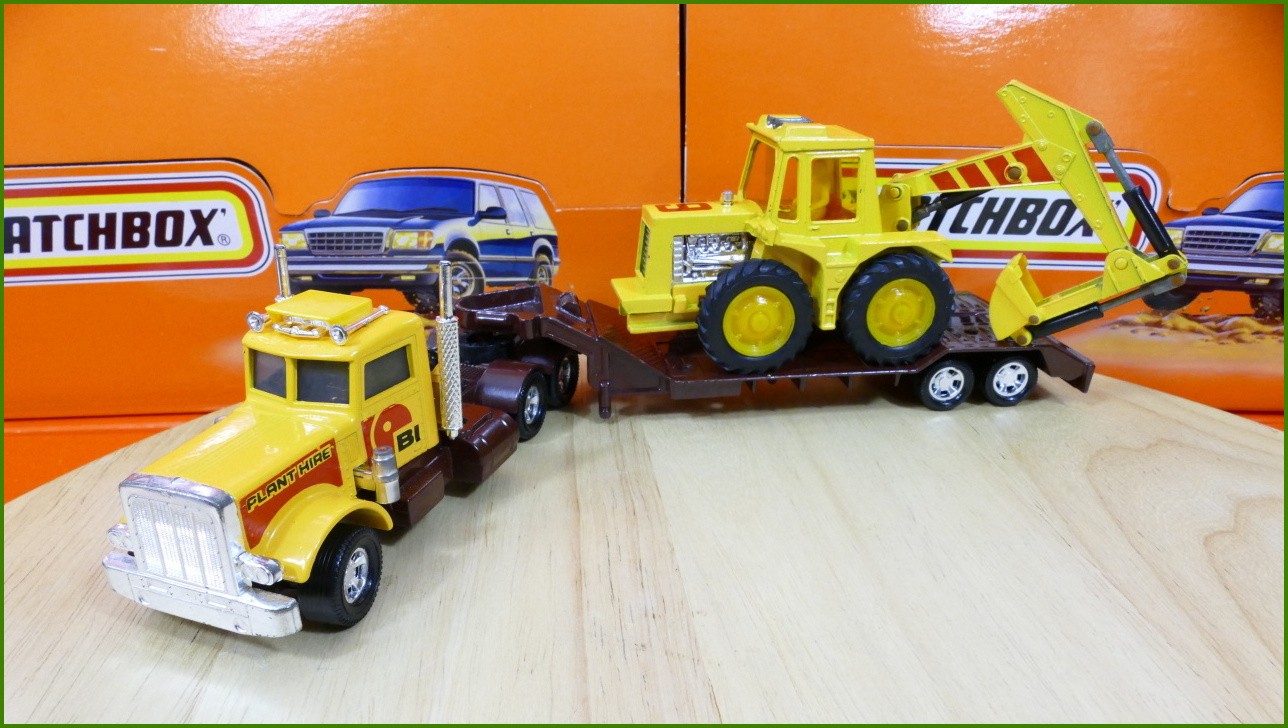 Matchbox Superkings K-130 Peterbilt Digger Transporter