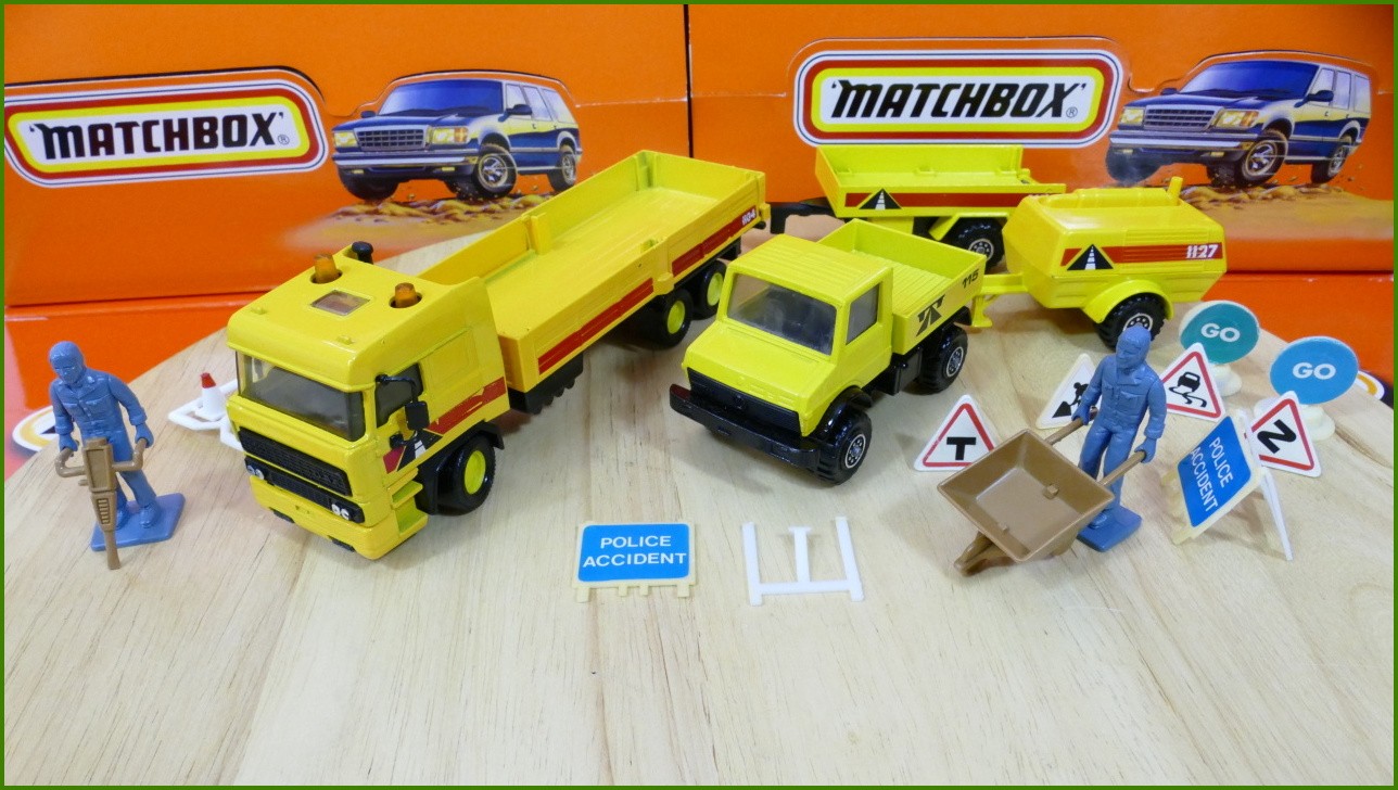 Matchbox Superkings K-137 Road Repair Set - Police Accident Tabule Zteřelé/Prasklé