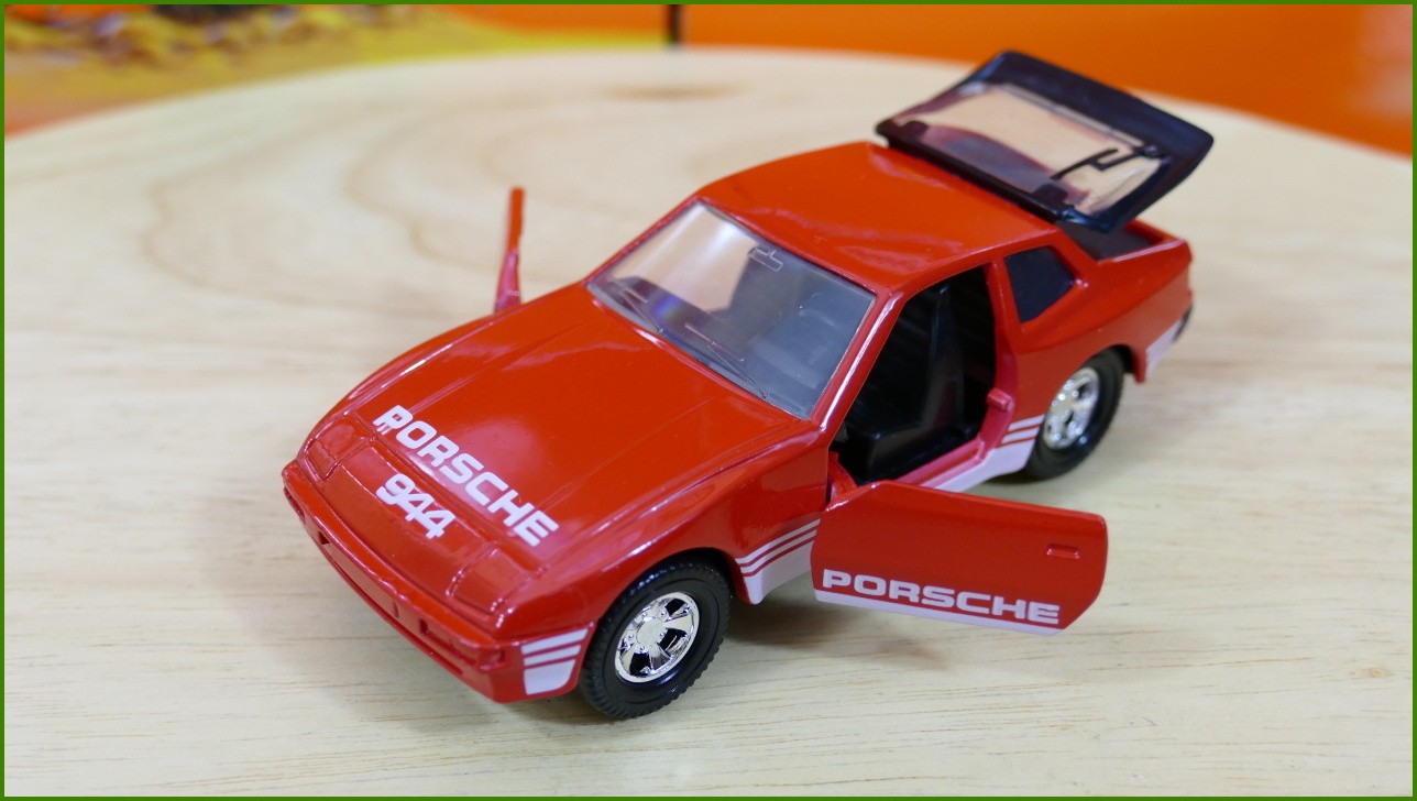 Model Autíčka Matchbox Superkings - K 98 - Porsche 944