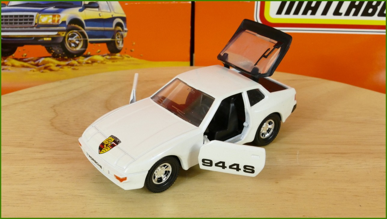 Model Autíčka Matchbox Superkings - K 98 - Porsche 944