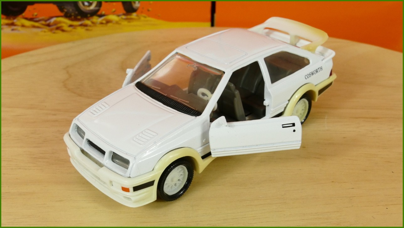 Model Autíčka Matchbox Superkings - K 162 - Sierra RS 500 Cosworth - zažloutlá levá strana