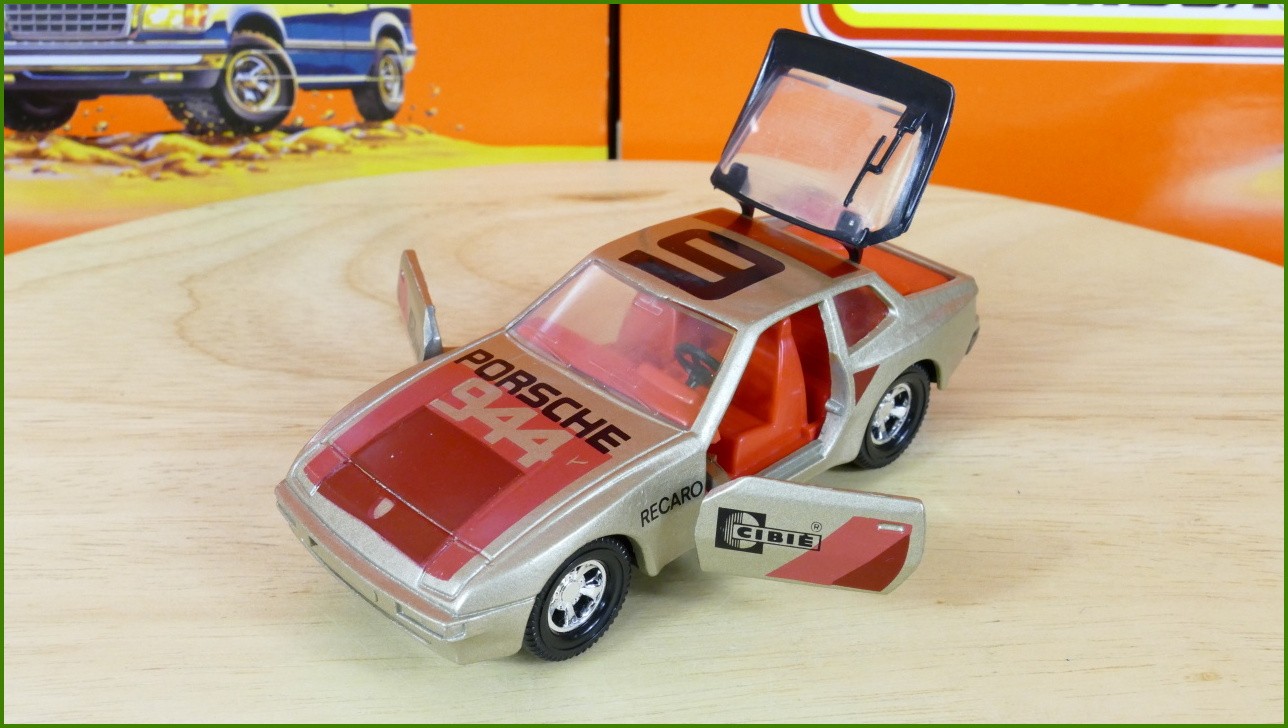 Model Autíčka Matchbox Superkings - K-98 - Porsche 944
