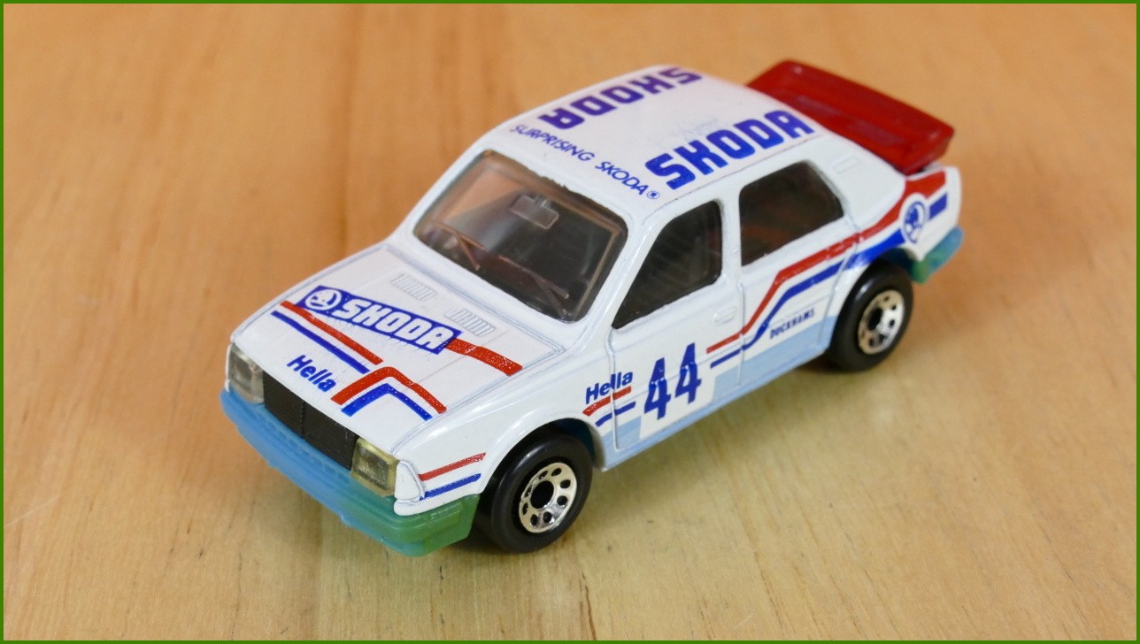Autíčko Angličák Matchbox MB-44 - Škoda 130 LR - zabarvená levá strana nárazníků