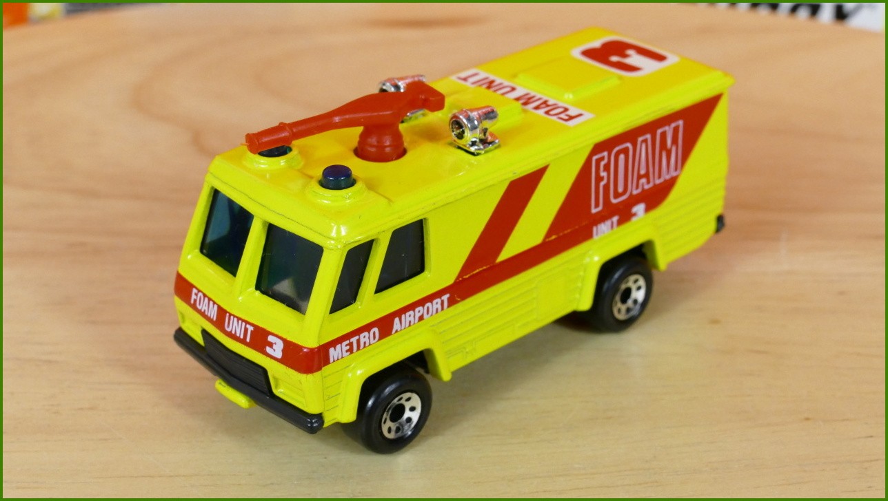 Autíčko Angličák Matchbox MB-54 - Aiport Foam Monitor