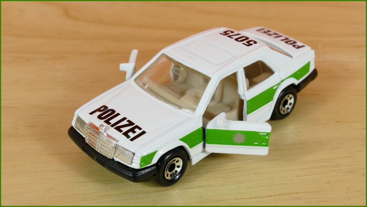 Autíčko Angličák Matchbox MB-58 - Mercedes-Benz 300E