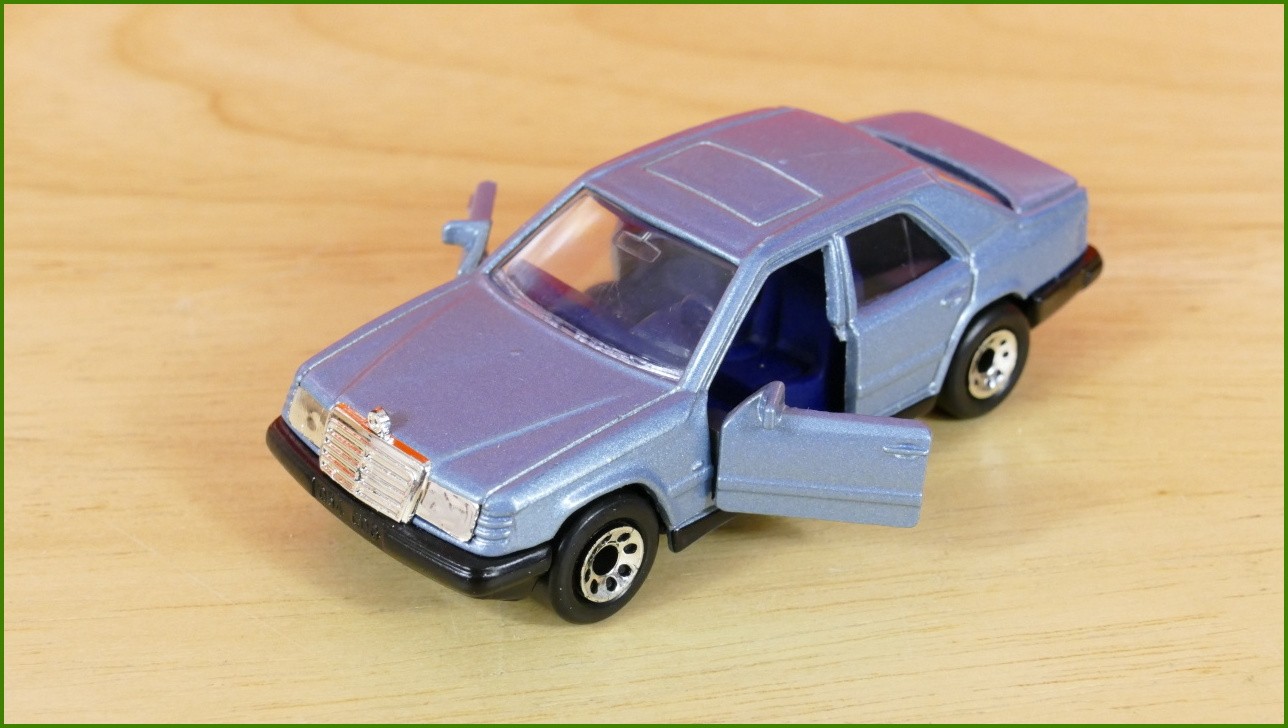 Autíčko Angličák Matchbox MB-58 - Mercedes-Benz 300E
