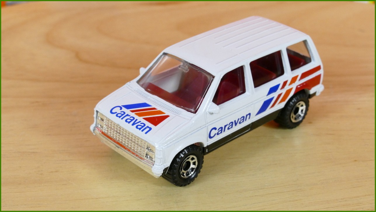 Autíčko Angličák Matchbox MB-64 - Chrysler Caravan
