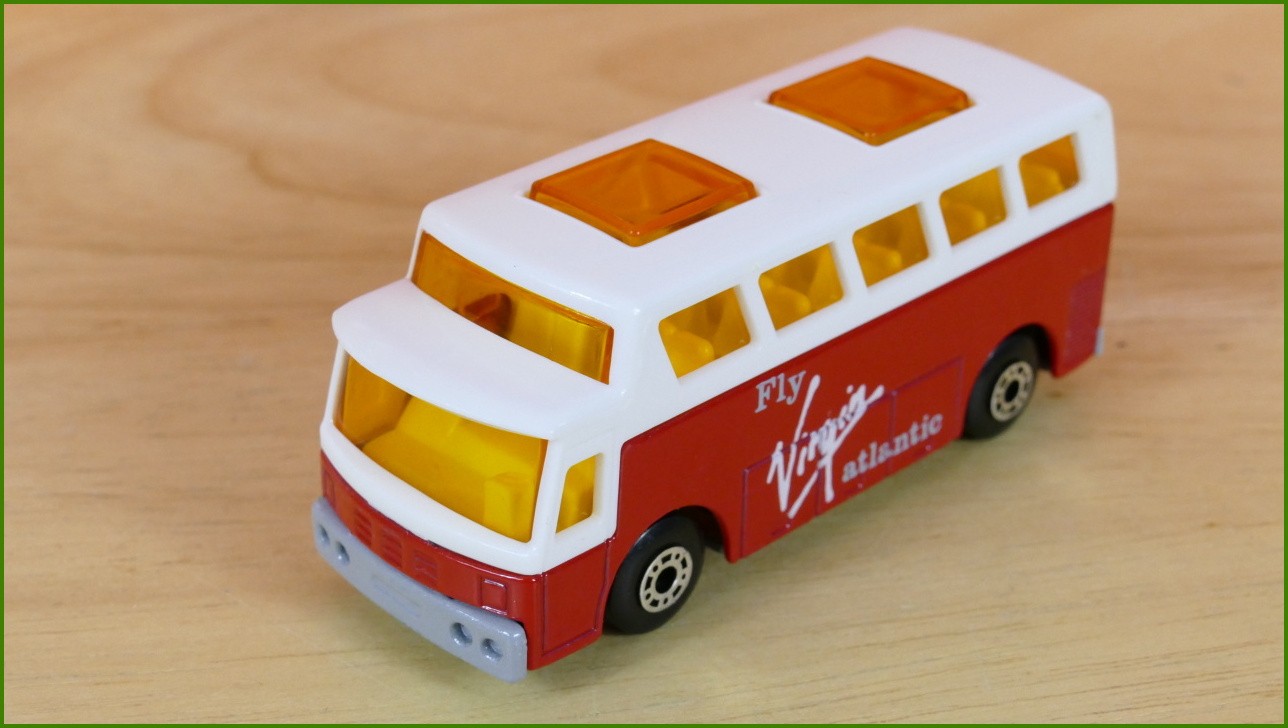 Autíčko Angličák Matchbox MB-65 - Airport Coach Bus