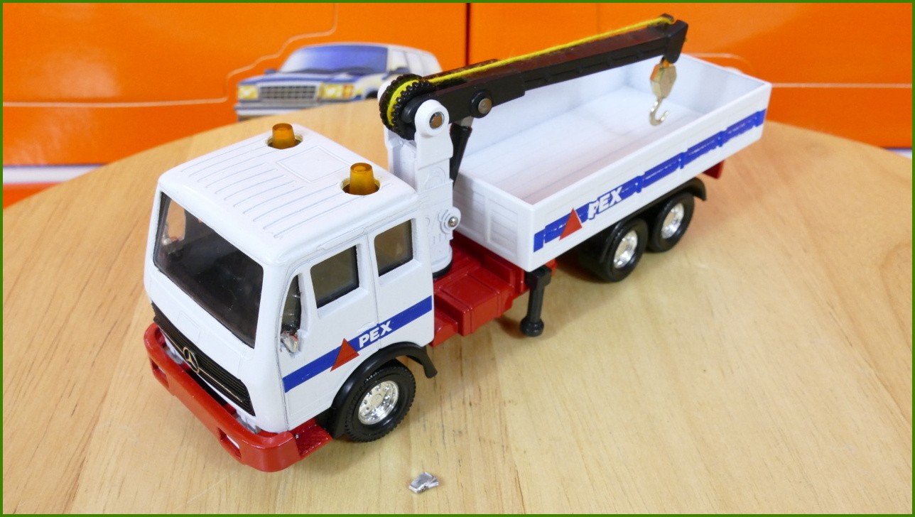 Anglilčák Matchbox Autíčko K-148 - Superkings - Mercedes Benz 1628 s/35 L - Ulomené Zpětné Zrcátko