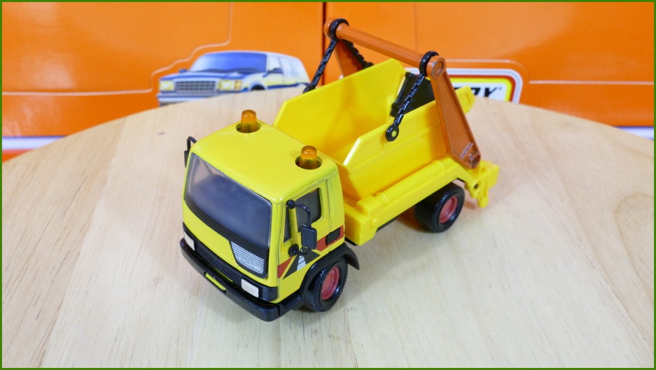 Anglilčák Matchbox Autíčko K-151 - Superkings - Leyland Skip Truck