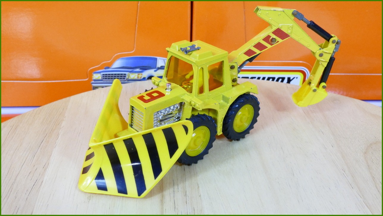 Anglilčák Matchbox Autíčko K-25 - Superkings - Digger and Plough