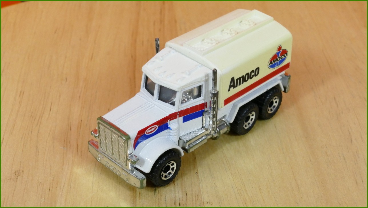 Matchbox Model Autíčka Peterbilt Amoco