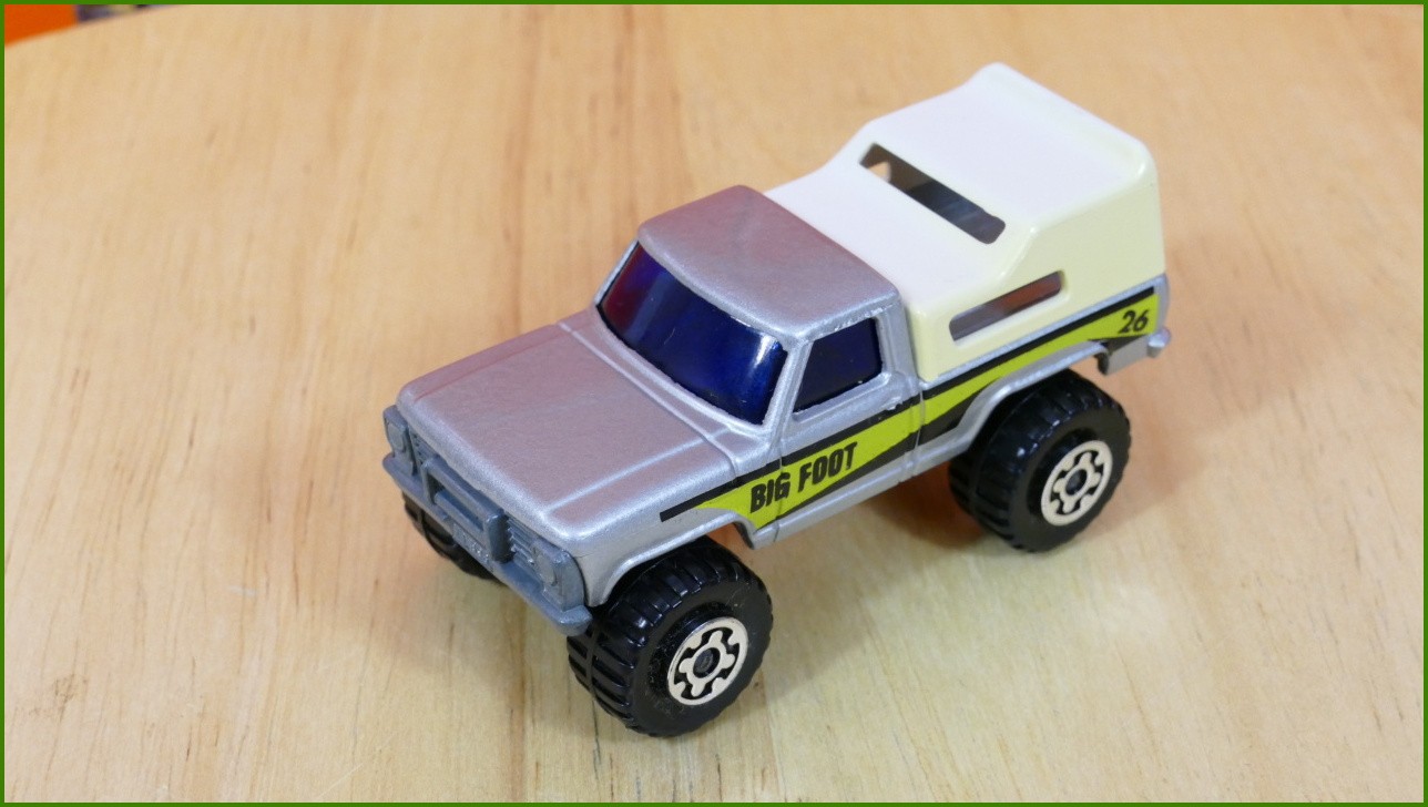 Matchbox Model Autíčka Mini Pick-Up Lesney - zažloutlá jedna strana bílé korby