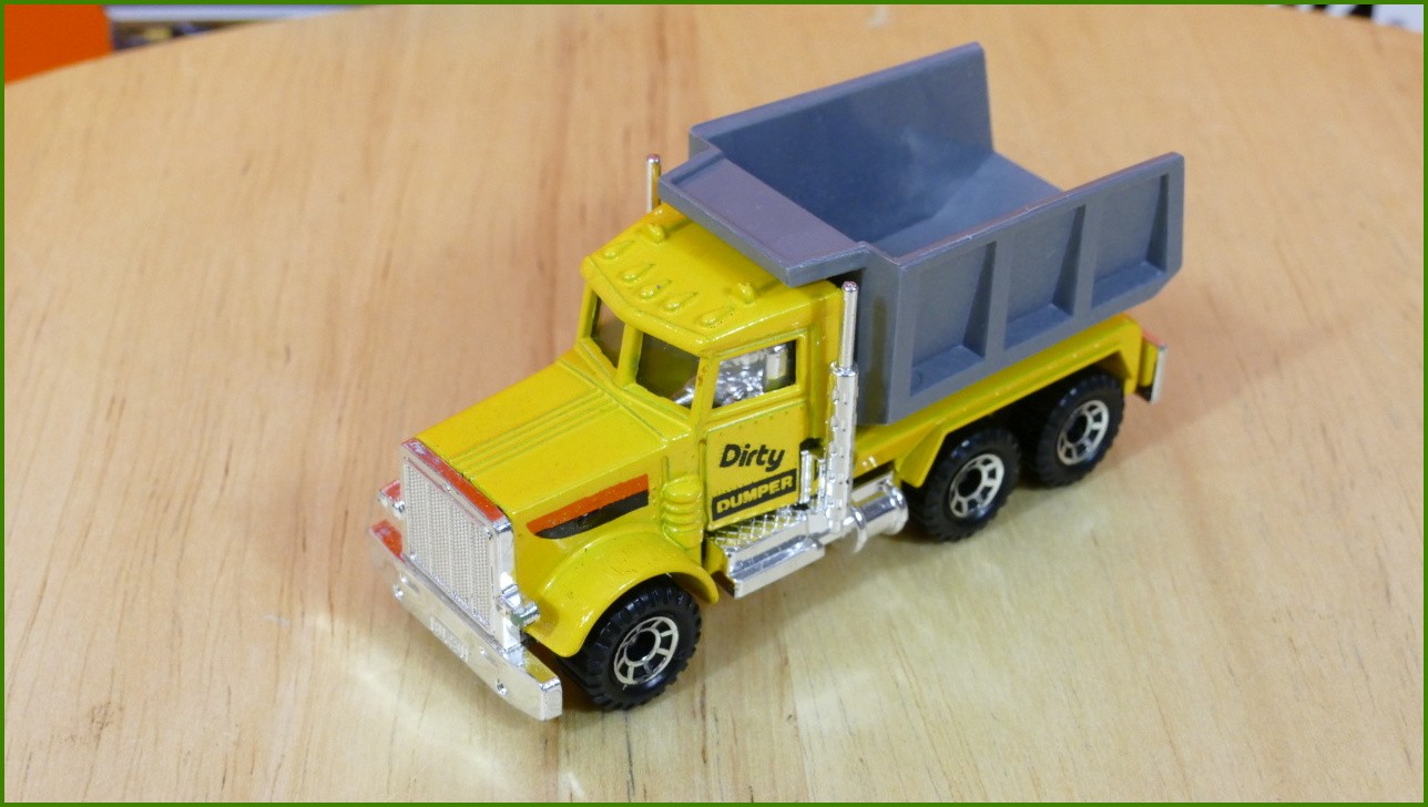 Matchbox Model Autíčka MB23 - Tipper Truck