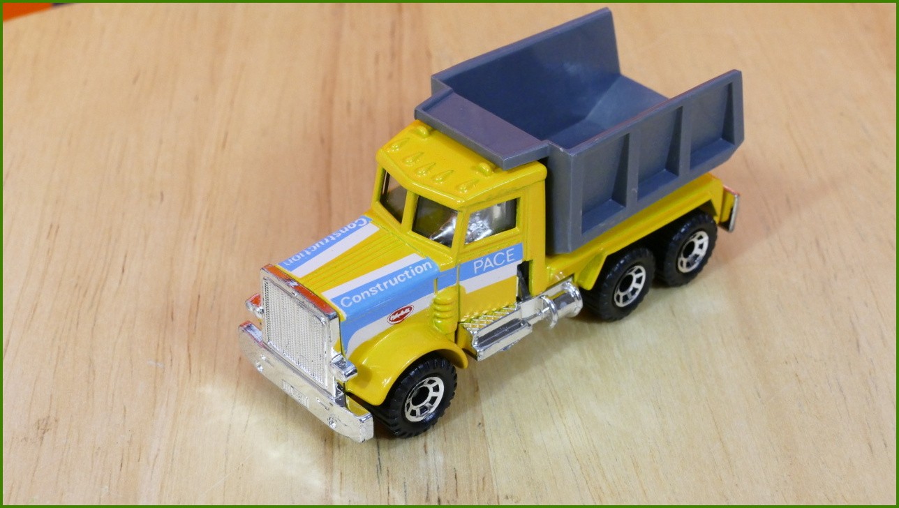 Matchbox Model Autíčka MB23 - Tipper Truck