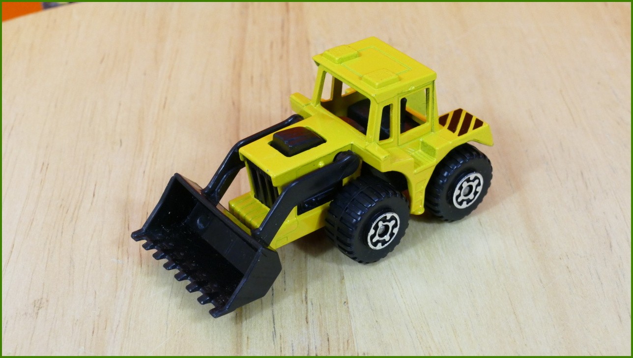 Matchbox Model Autíčka MB29 - Shovel Tractor