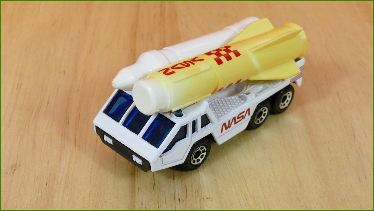 Matchbox Model Autíčka MB40 - Rocket Transporter - zabarvená raketa