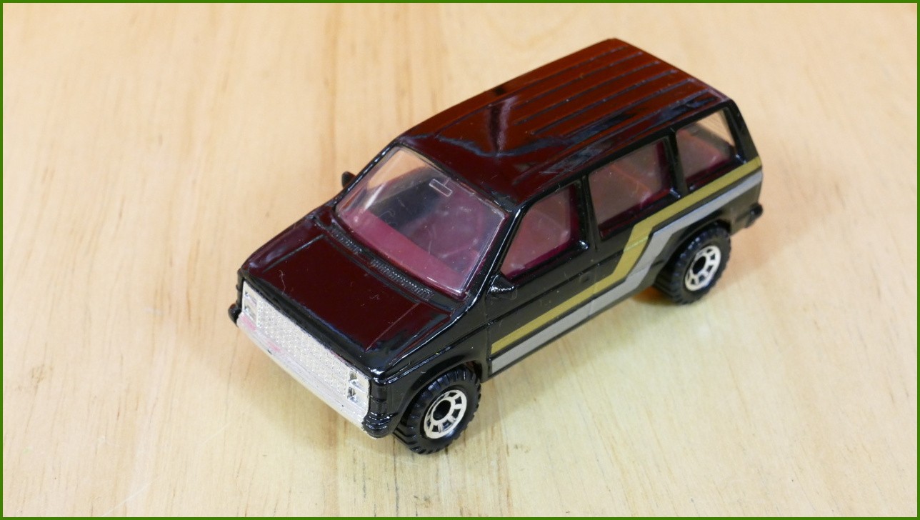 Matchbox Model Autíčka MB64 - Chrysler Caravan